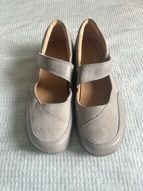 Hotter "Mystic" Shoes Women's 11 US Gray Leather Mary Jane Comfort Flat